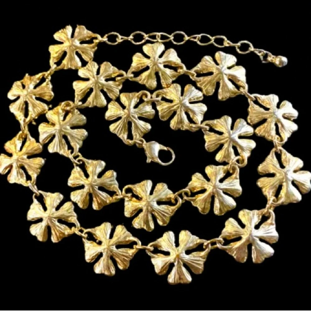 Vintage Gold Tone Dogwood Flower Link  Necklace Choker With Clear Rhinestones